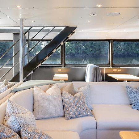 Milford Sound Overnight Cruise - Fiordland Discovery מראה חיצוני תמונה
