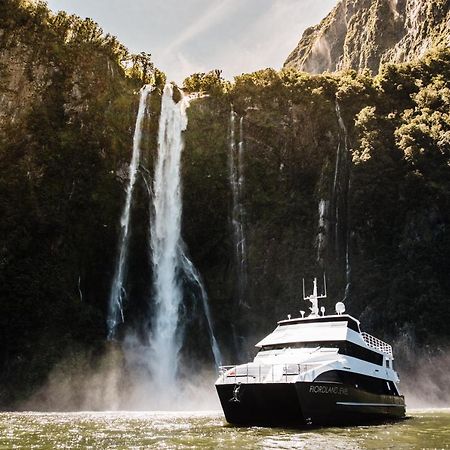 Milford Sound Overnight Cruise - Fiordland Discovery מראה חיצוני תמונה