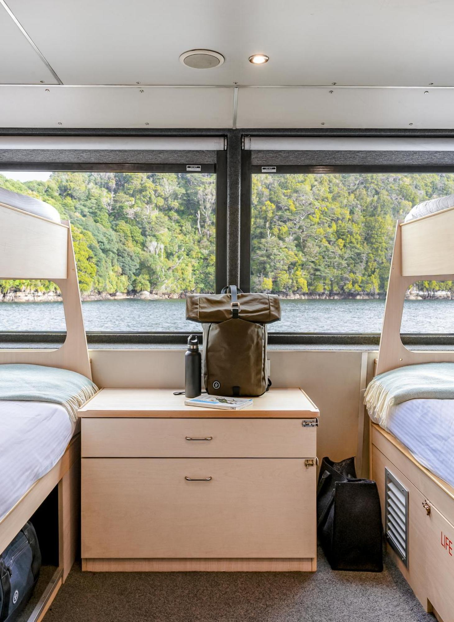 Milford Sound Overnight Cruise - Fiordland Discovery מראה חיצוני תמונה