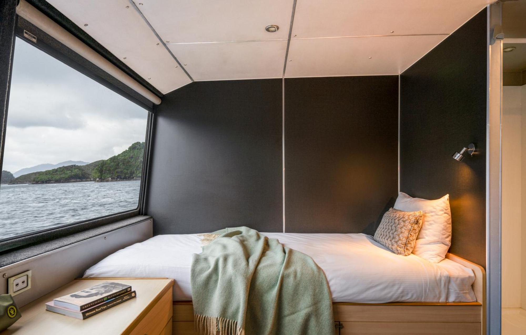 Milford Sound Overnight Cruise - Fiordland Discovery מראה חיצוני תמונה
