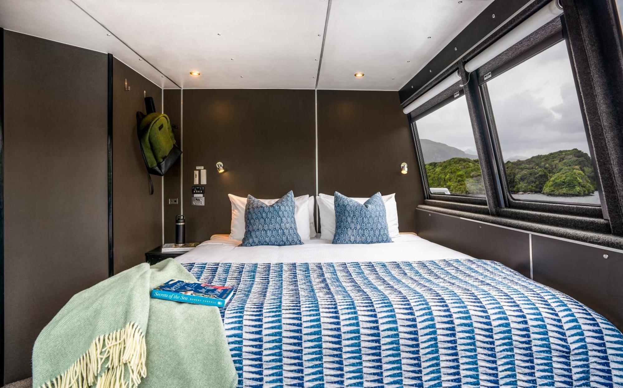 Milford Sound Overnight Cruise - Fiordland Discovery מראה חיצוני תמונה