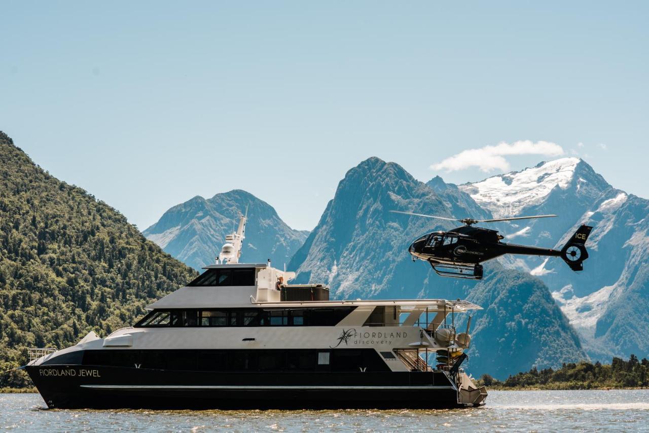 Milford Sound Overnight Cruise - Fiordland Discovery מראה חיצוני תמונה