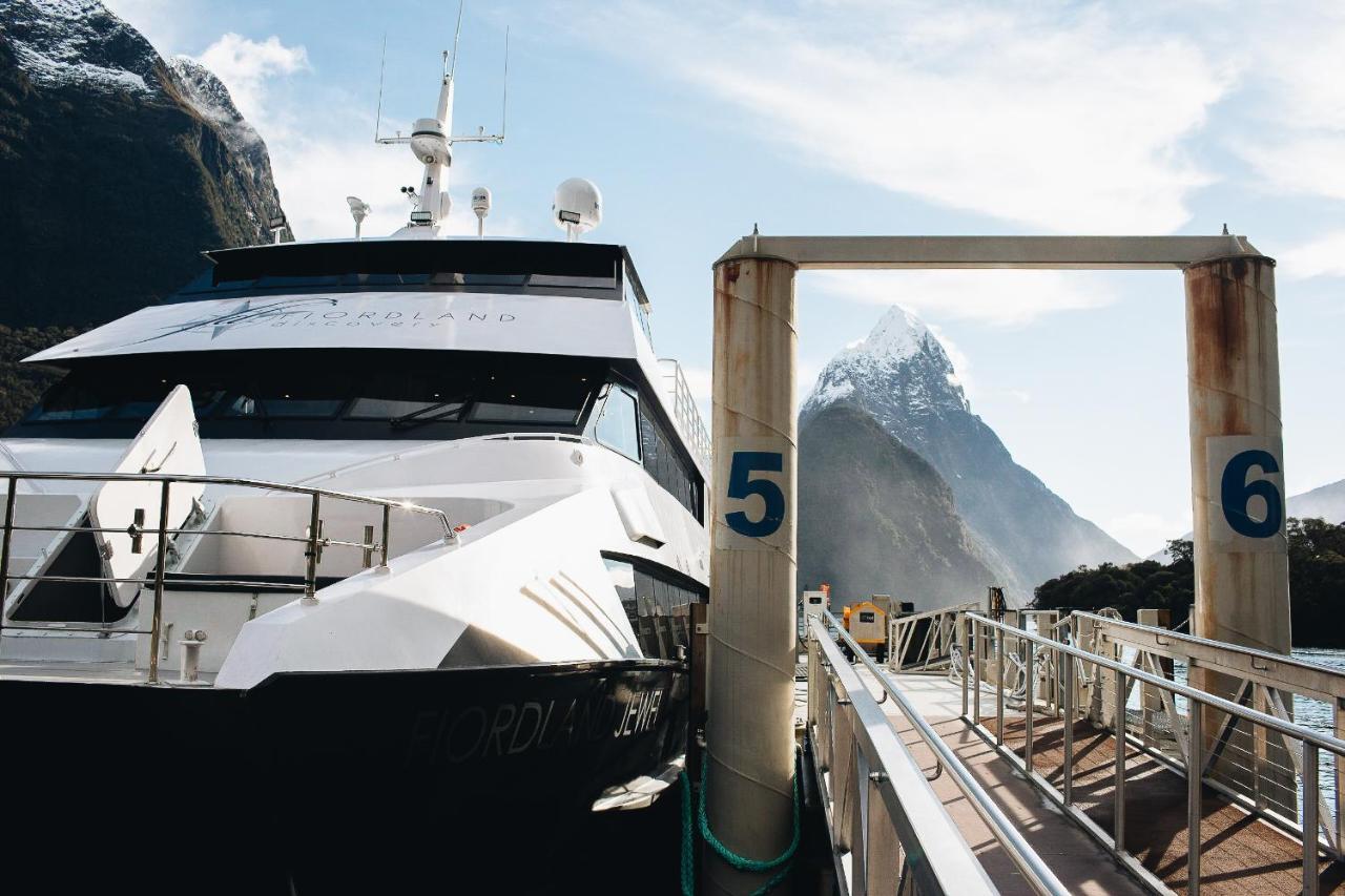 Milford Sound Overnight Cruise - Fiordland Discovery מראה חיצוני תמונה