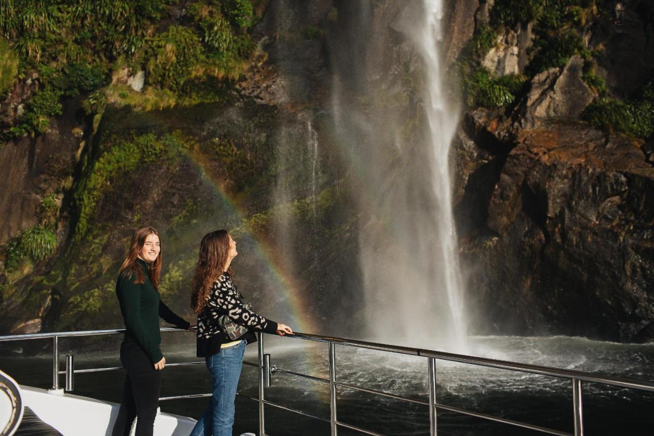 Milford Sound Overnight Cruise - Fiordland Discovery מראה חיצוני תמונה