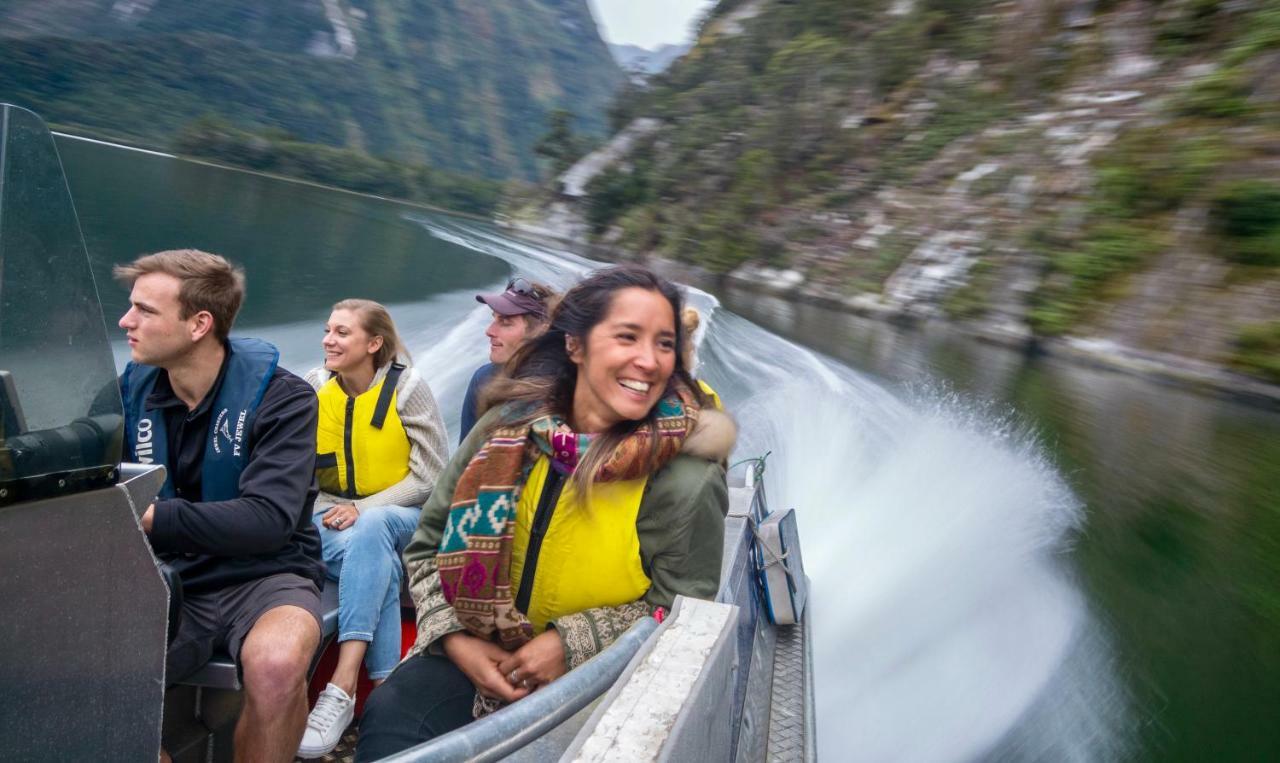 Milford Sound Overnight Cruise - Fiordland Discovery מראה חיצוני תמונה